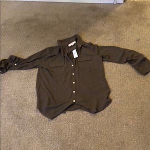 **BRAND NEW NEVER WORN BEFORE LOFT SHIRT**